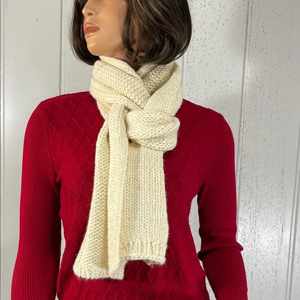 *NWOT GAP San Francisco California Women's Beige Knitted Scarf